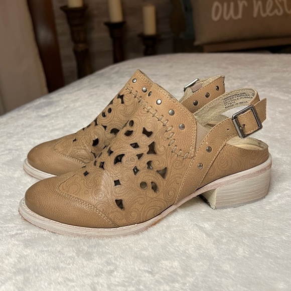 NAUGHTY MONKEY “Ms. Kali” Tan Leather Laser Cut Heeled Mule 6.5 - Picture 6 of 15